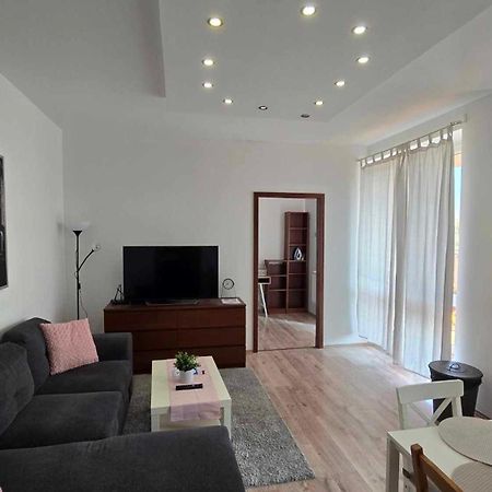 Aqua Apartman Tiszaújváros Exteriör bild