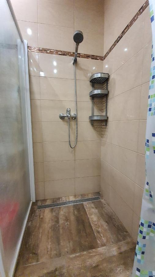 Aqua Apartman Tiszaújváros Exteriör bild