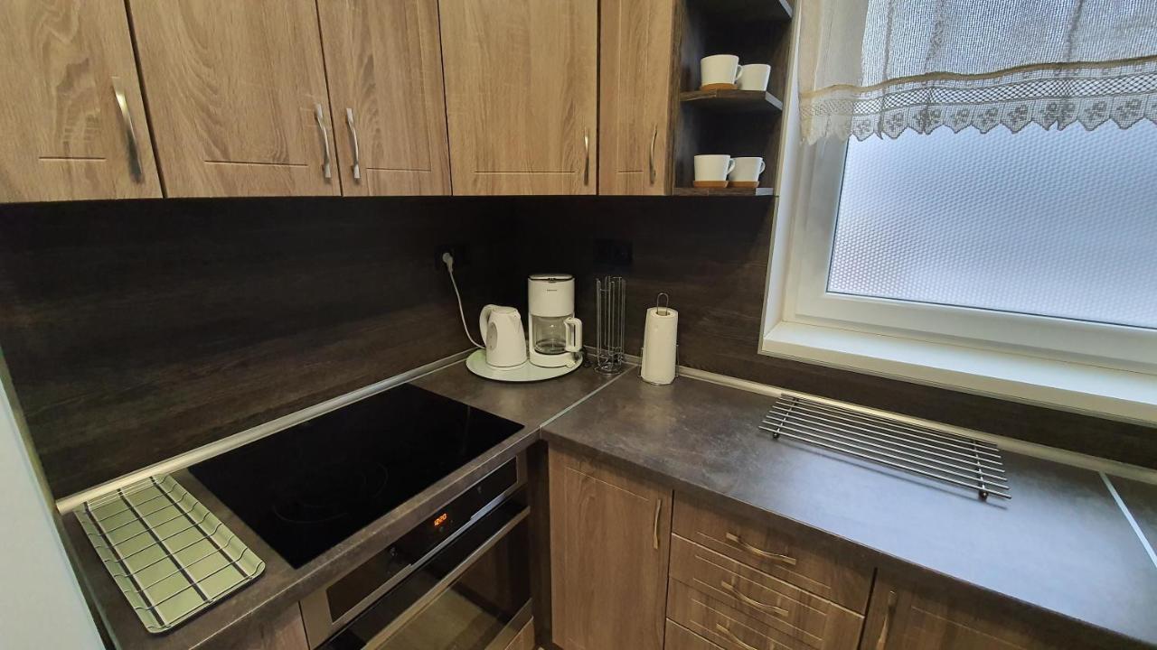 Aqua Apartman Tiszaújváros Exteriör bild