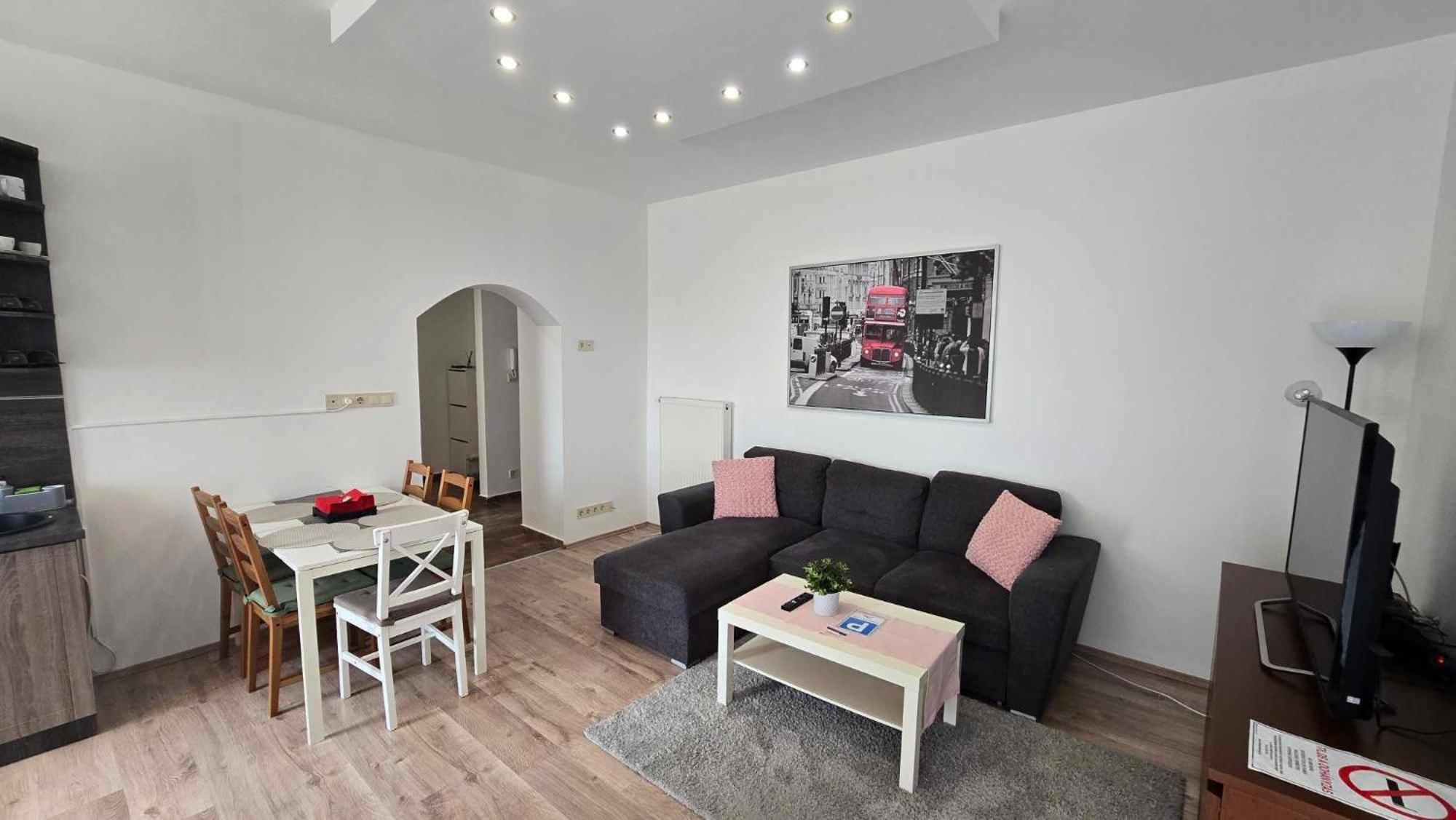 Aqua Apartman Tiszaújváros Exteriör bild