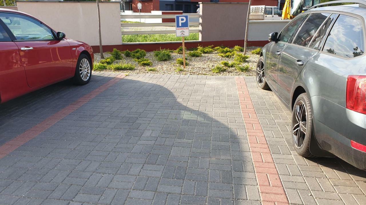 Aqua Apartman Tiszaújváros Exteriör bild
